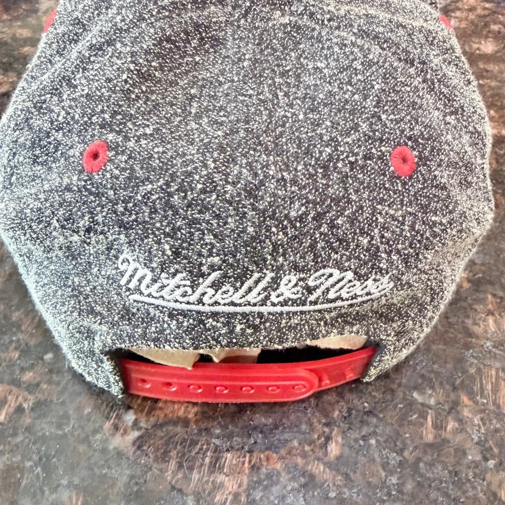 Mitchell & Ness Chicago Bulls Snapback Hat Marl Gray Red NBA Adjustable‎ Cap